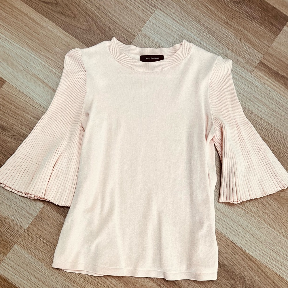 LIKE NEW Ann Taylor peach short sleeve sweater